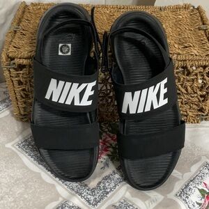 Nike Black Tan Jan Women’s 8 Adjustable Sandals Mint